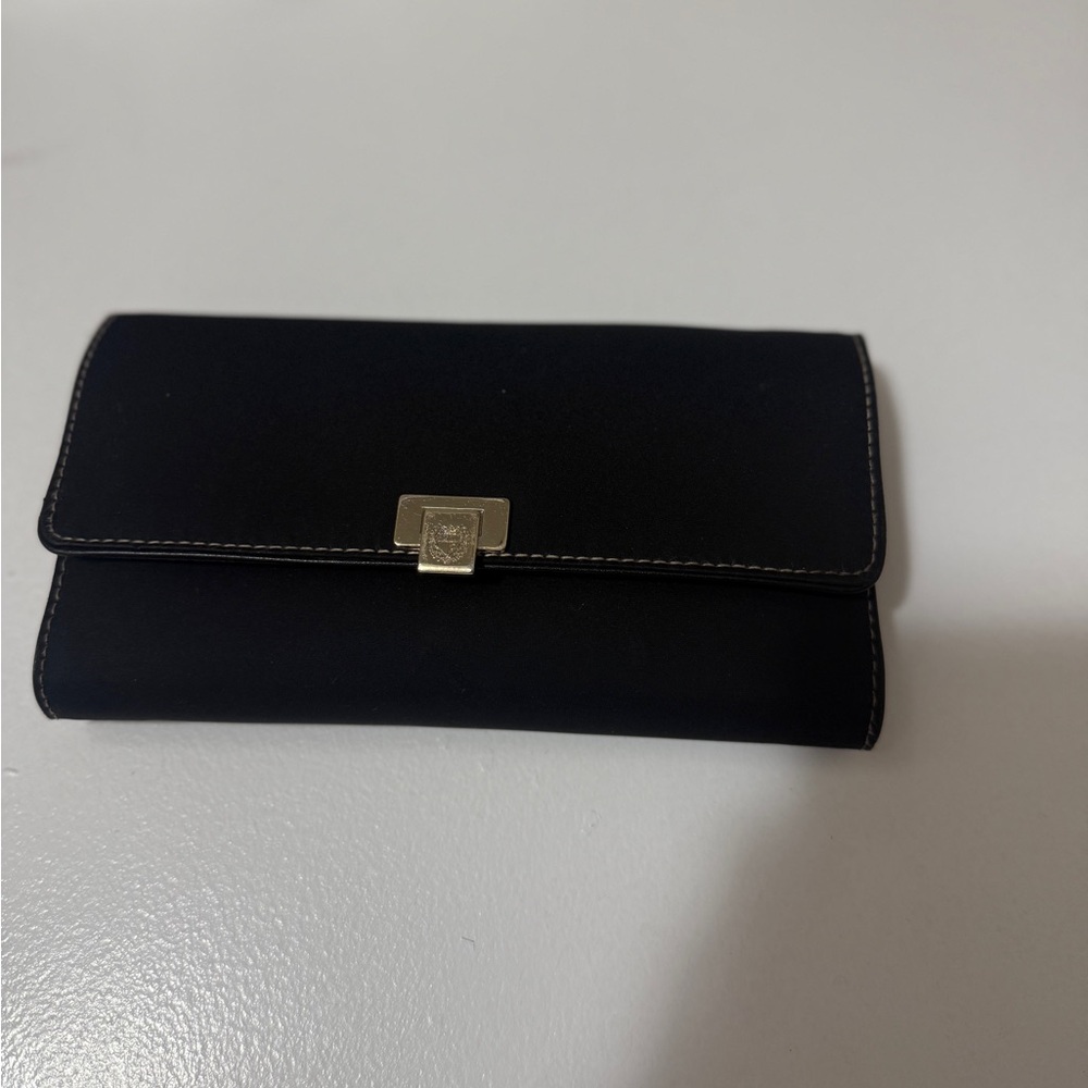 This is a black Liz Claiborne continental wallet. With Gold Clasp, Liz Calibun